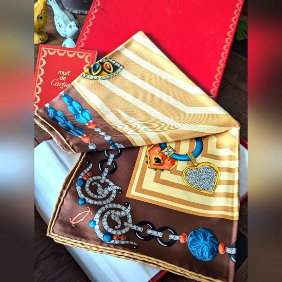 Must de Cartier Le Foulard Scarf - Picture 2 of 16